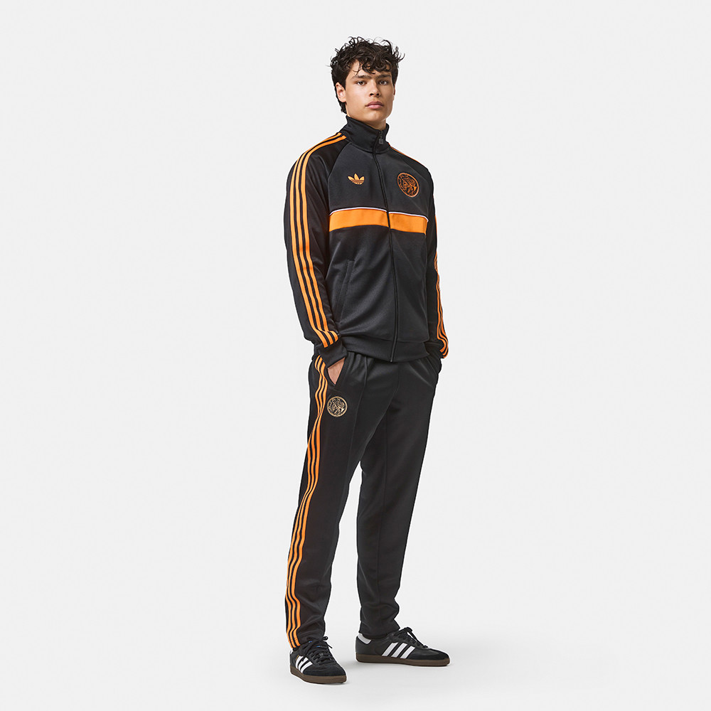 The official Ajax Fanshop Largest range official Ajax articles.