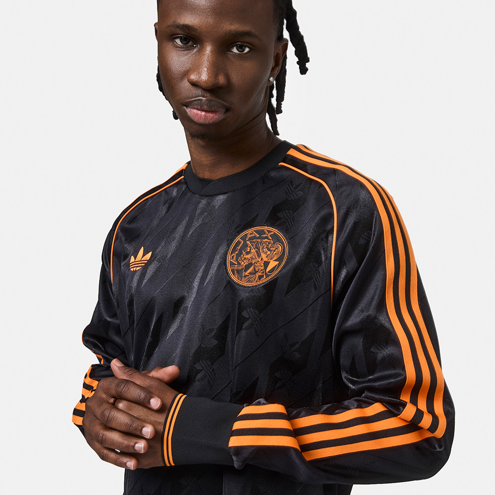 The official Ajax Fanshop Largest range official Ajax articles.