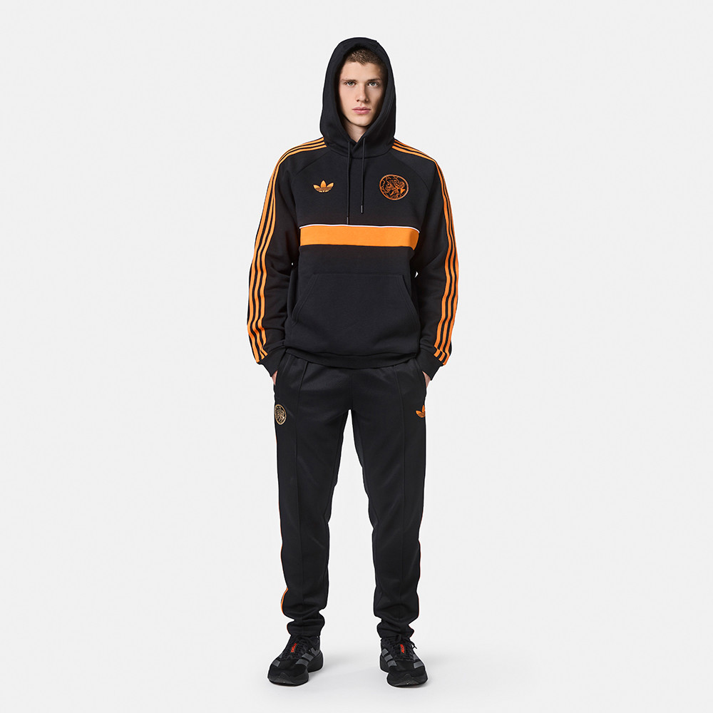 The official Ajax Fanshop Largest range official Ajax articles.