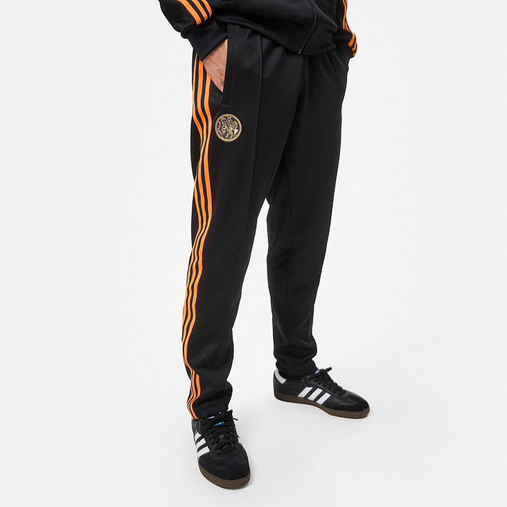 The official Ajax Fanshop Largest range official Ajax articles.